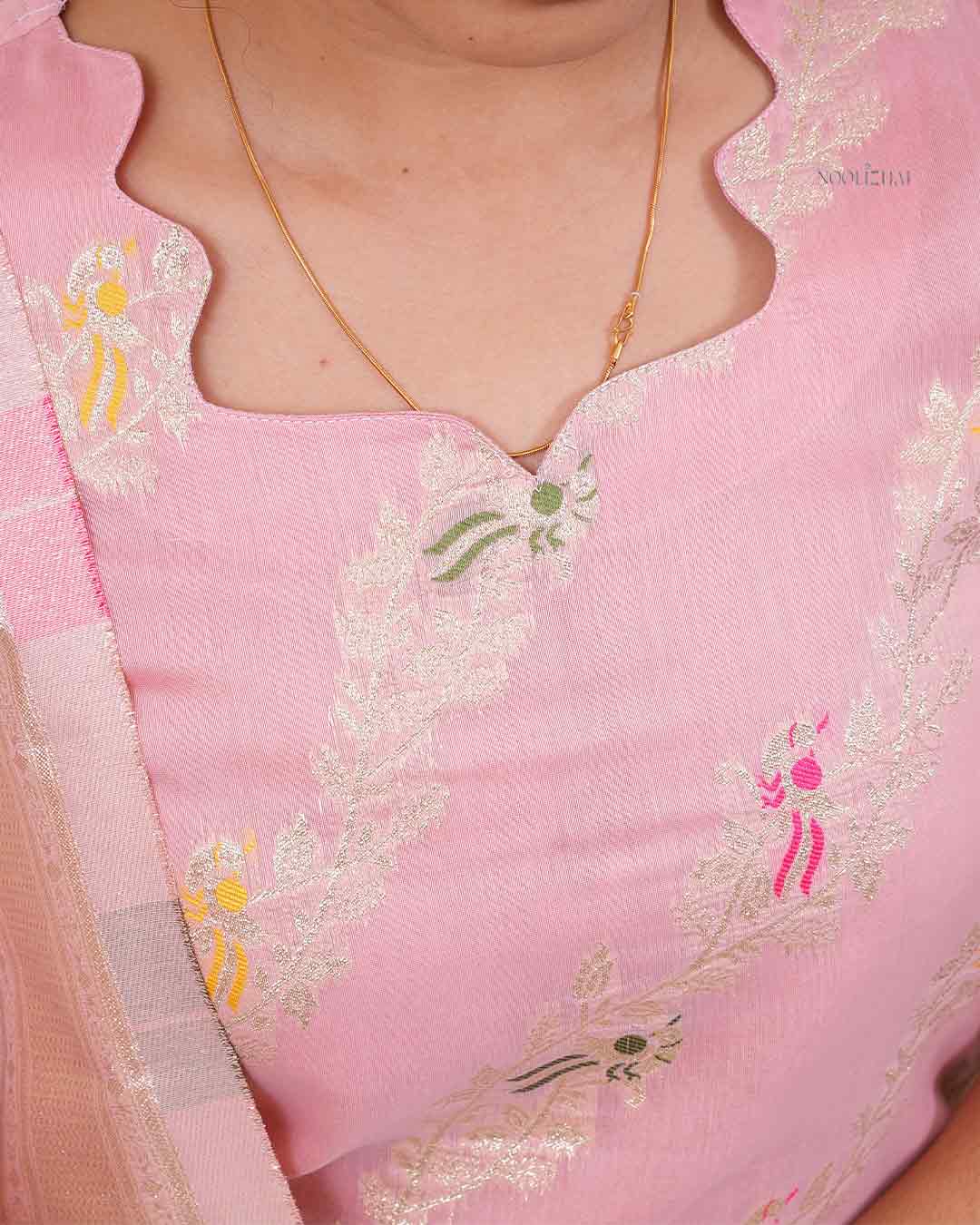 Roja Neela Oviya Kurta Set