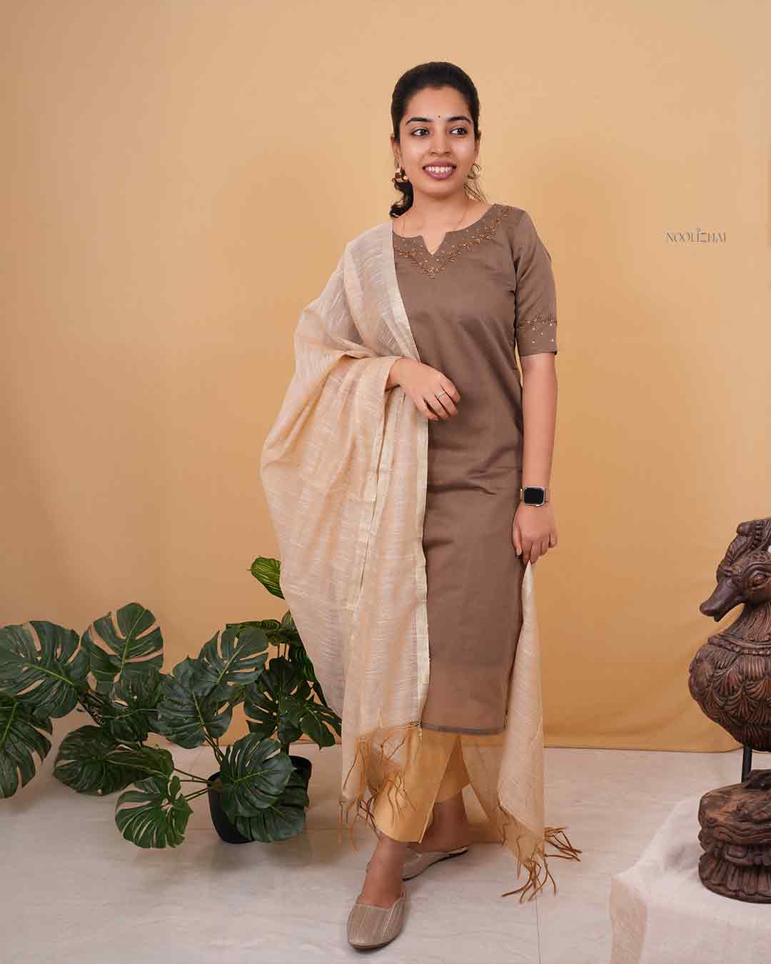 Mann Oviya Kurta Set(light brown)