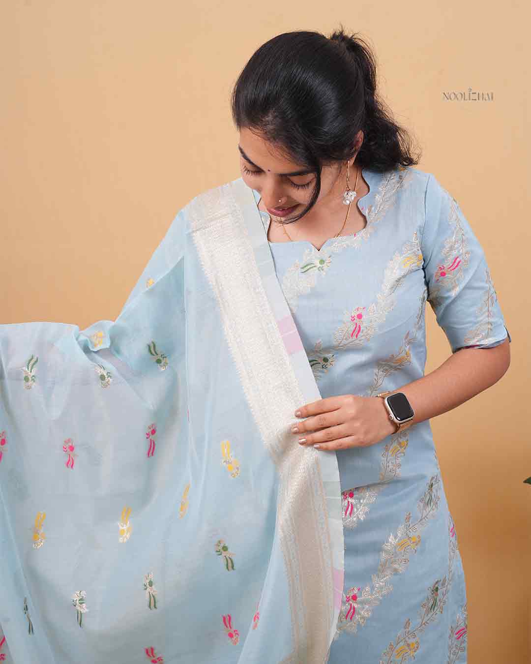 Neela Grace Kurta Set