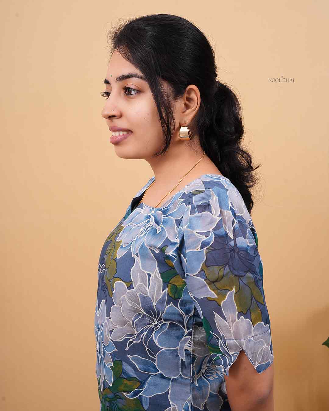 Women’s Blue Floral Print Straight Kurti with Puff Sleeves