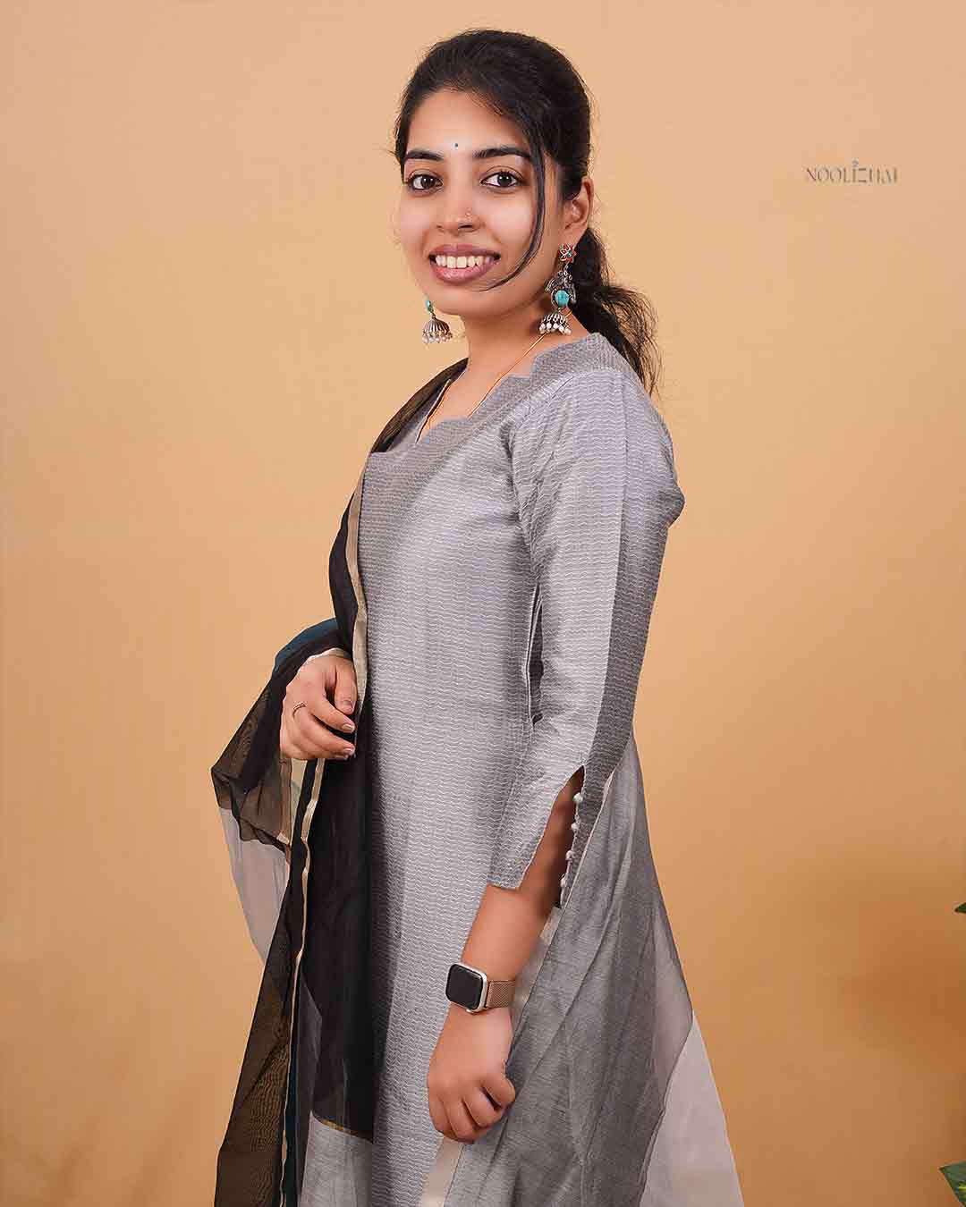 Dove Grey Straight Kurta with Contrast Organza Dupatta
