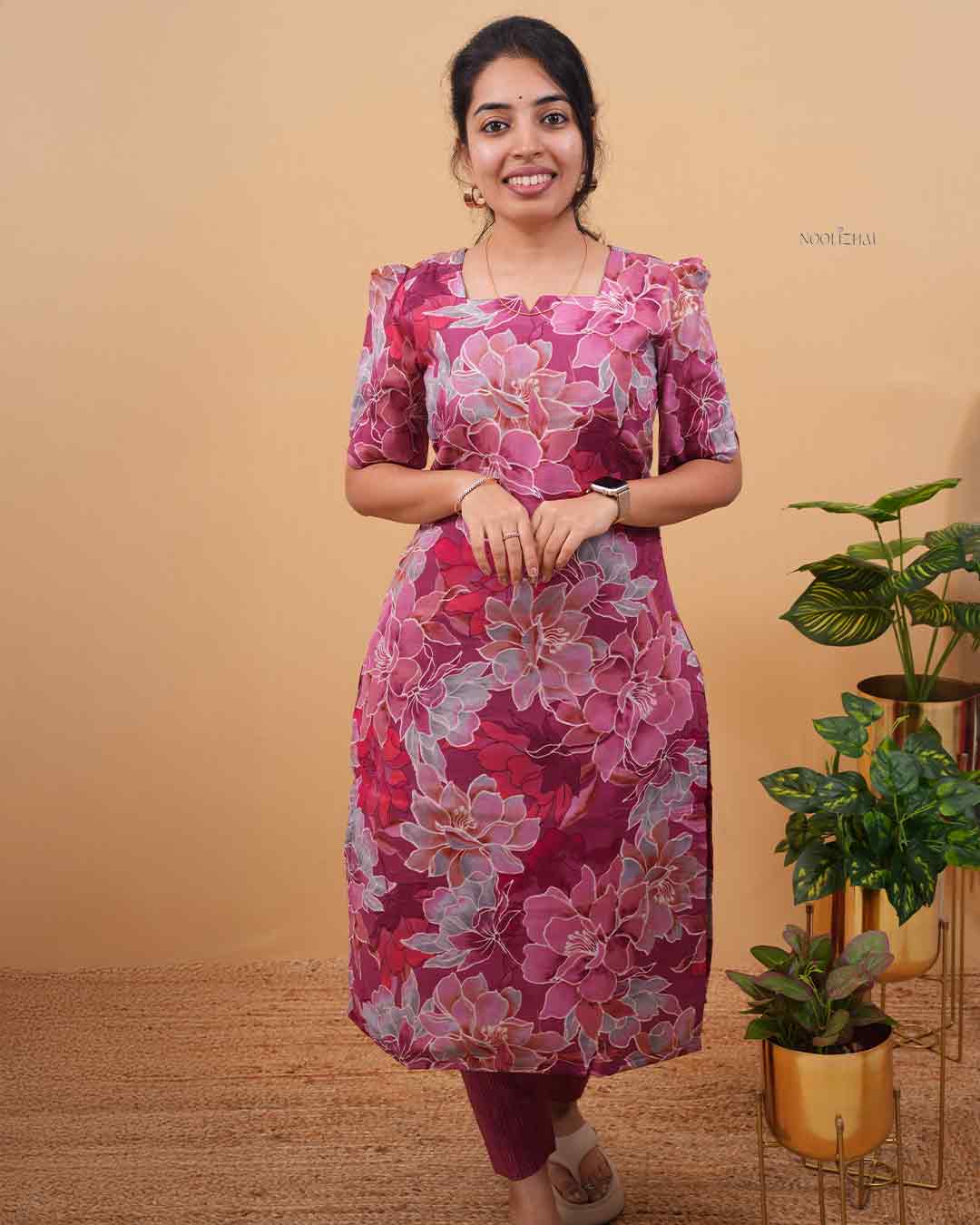 Women’s Pink Floral Print Straight Kurti with Puff Sleeves
