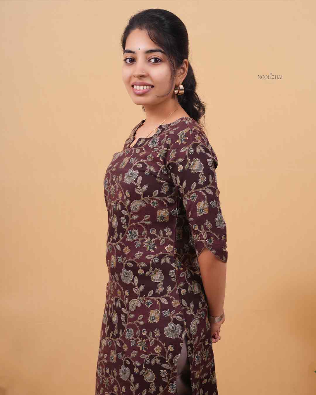 Women’s Classic Floral Cotton Kurti (Brown)