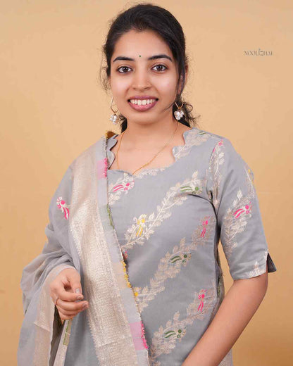 Saambal Neela Aaram Kurta Set