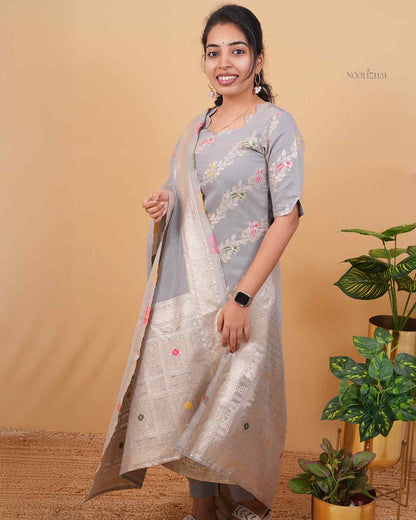 Saambal Neela Aaram Kurta Set