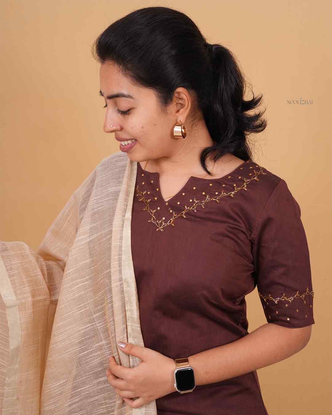 Mann Oviya Kurta Set (Dark brown)