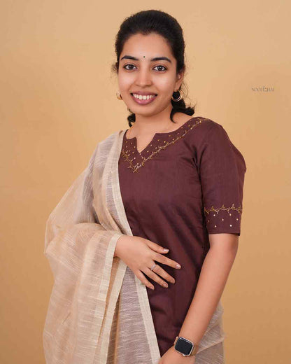 Mann Oviya Kurta Set (Dark brown)