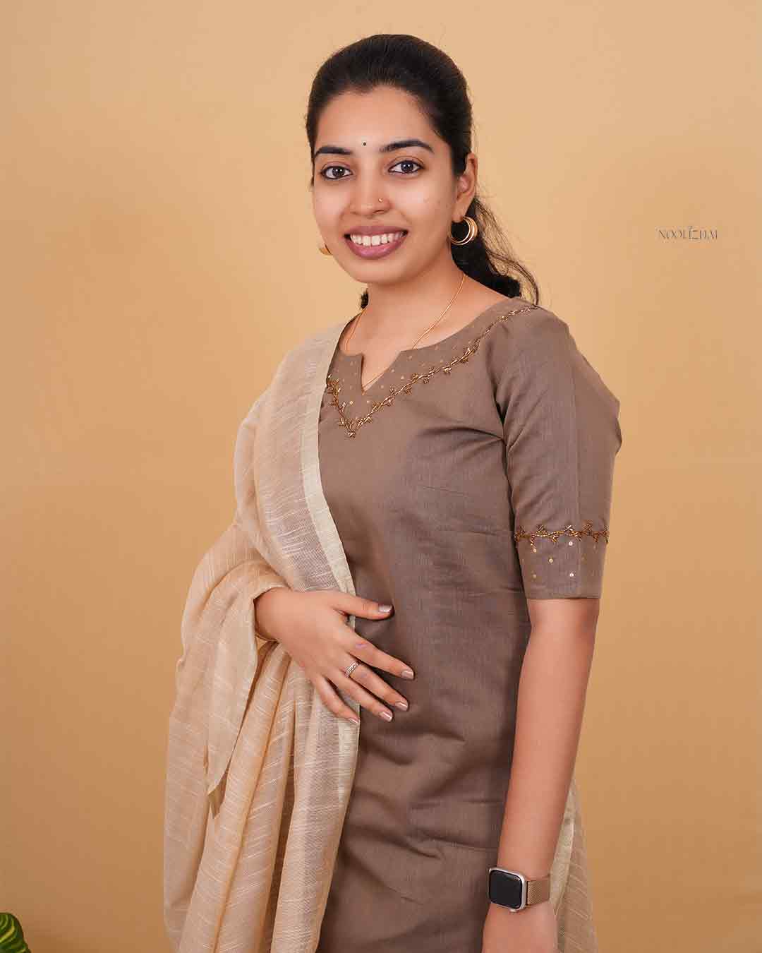Mann Oviya Kurta Set(light brown)