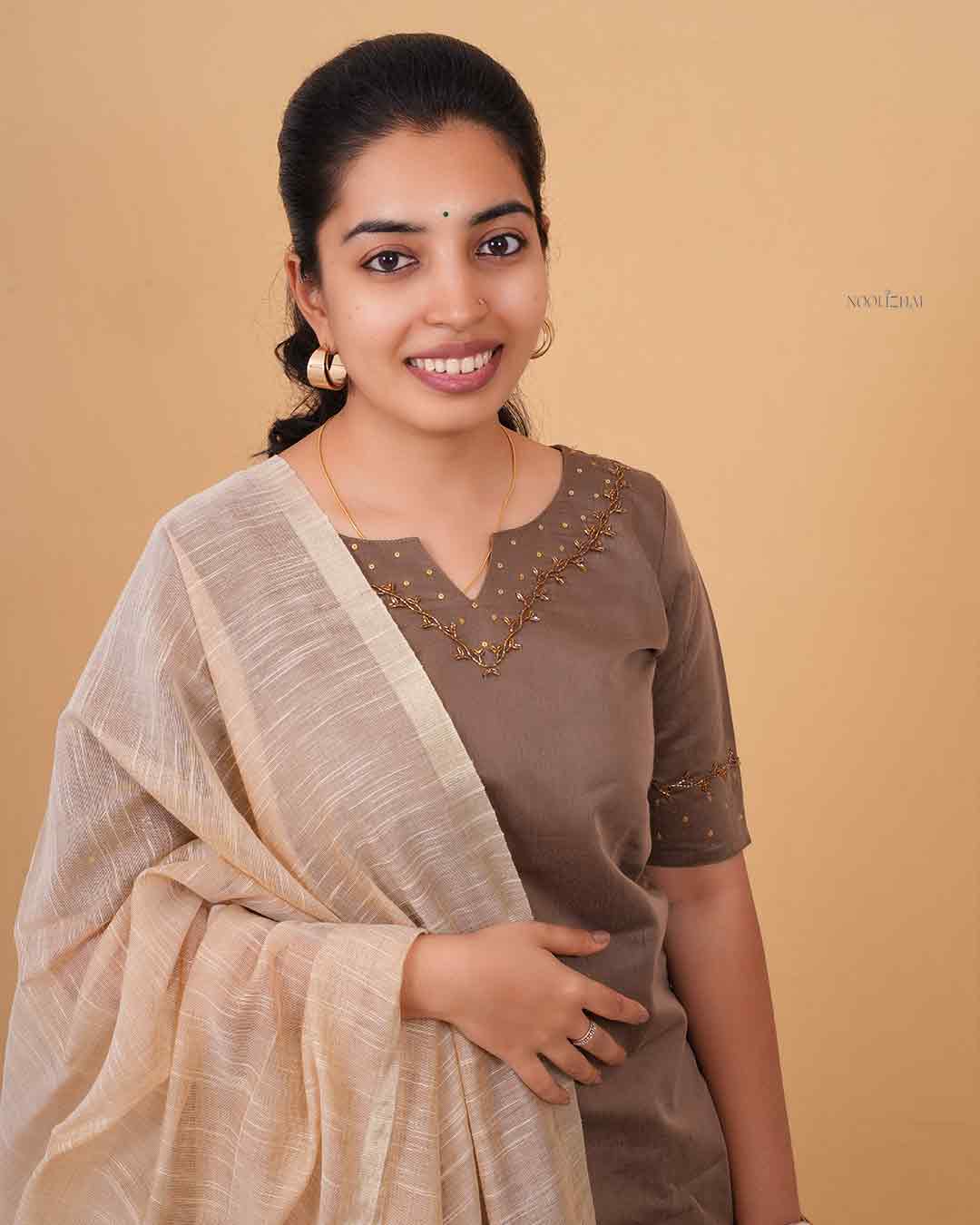 Mann Oviya Kurta Set(light brown)