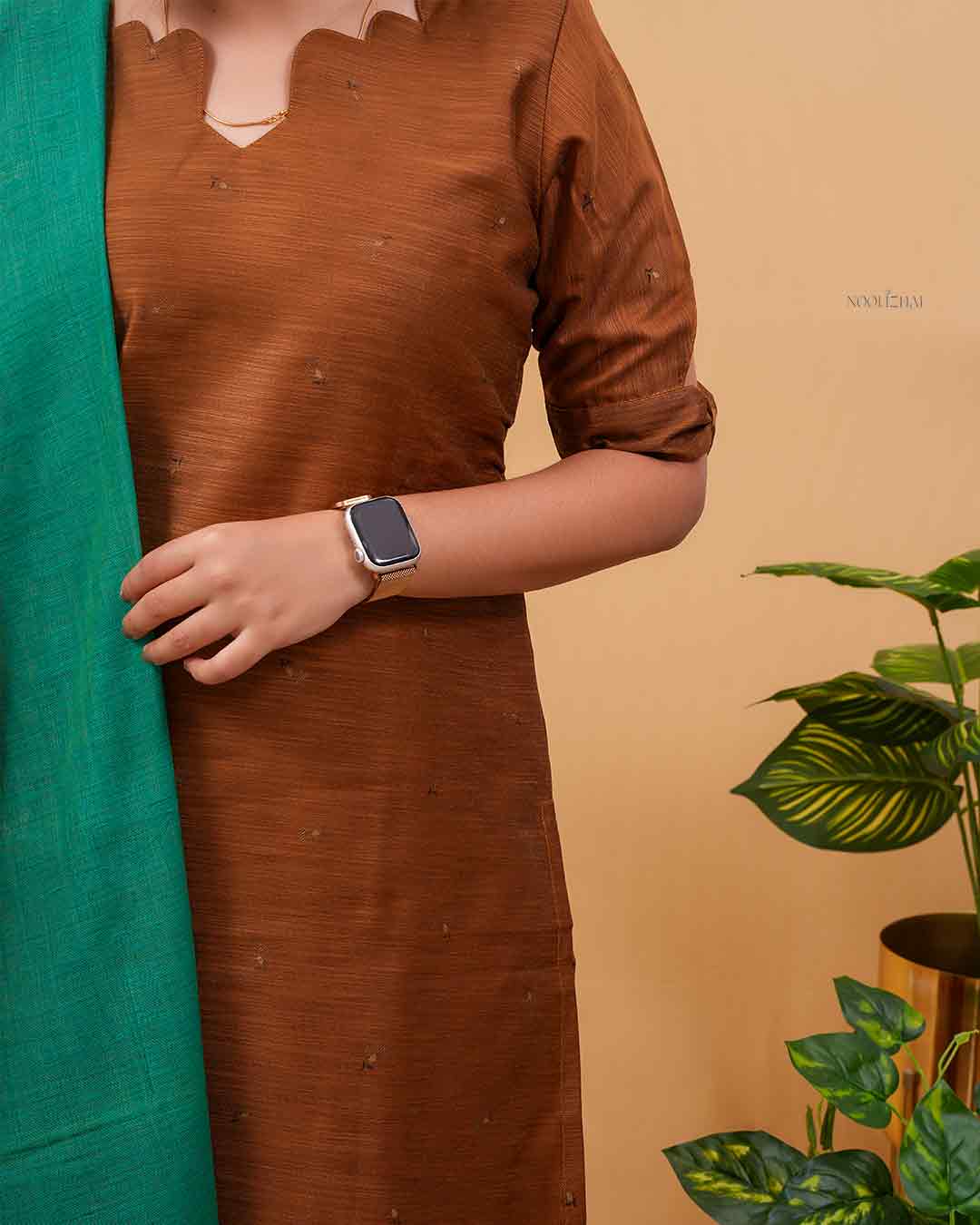 Artisan Brown Kurta Set with Dual-Tone Dupatta