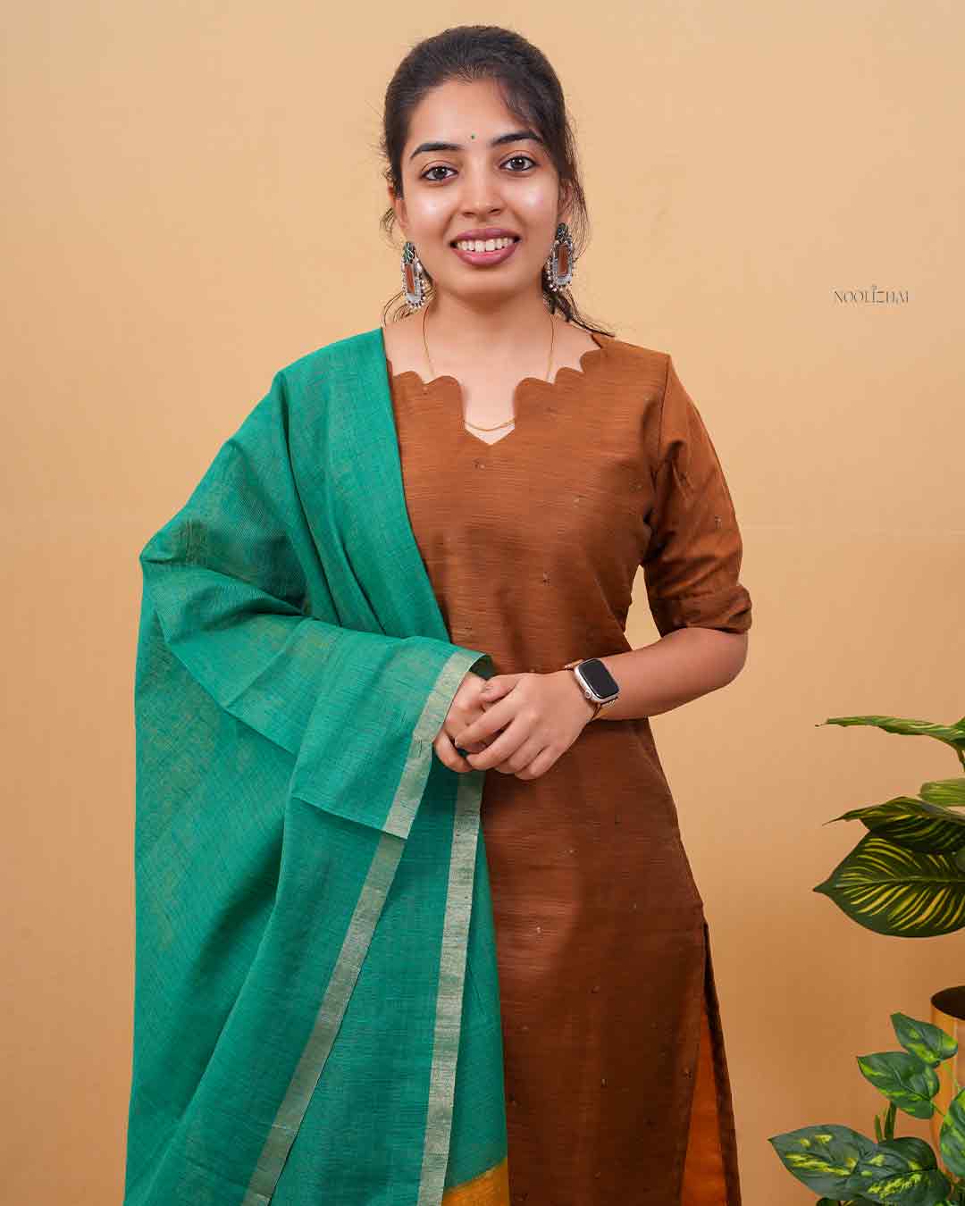 Artisan Brown Kurta Set with Dual-Tone Dupatta