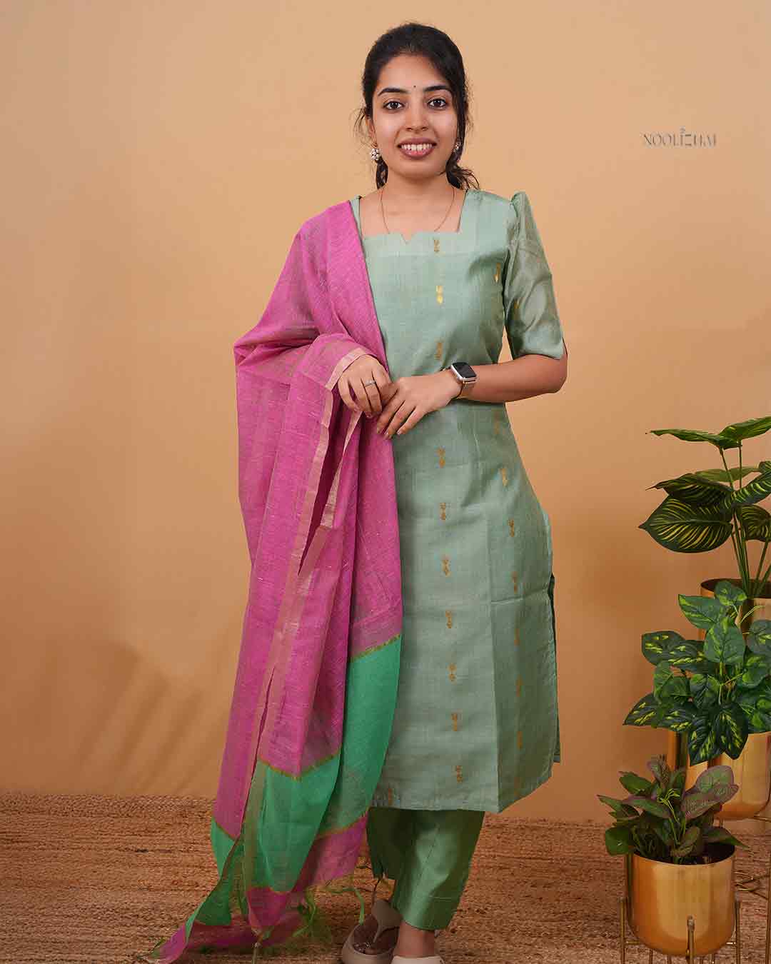Handloom-Style Mint Kurta Set with Dual-Tone Dupatta